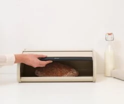 Brabantia Broodtrommel - Met Schuifdeksel - Soft Beige -Huishoudelijke Winkel 1200x1012 1
