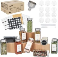 Deleca 24 Glazen Kruidenpotjes - Incl. 3 Soorten Stickers En Strooideksel Set - Voorraadpotten Glas Met Deksel - Kruidenstrooier - 10,5 X 4,3 Cm - Vierkant / 120 Ml