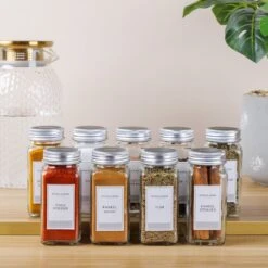 36 Glazen Kruidenpotjes Vierkant Met Deksel - Kruidenstrooier - Complete Set Met Strooideksels, Voorbedrukte Stickers En Trechter - Inhoud 120 Ml - 10,5 X 4,3 Cm -Huishoudelijke Winkel 1200x1200 503