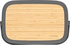 Brabantia Nic Broodtrommel - Met Bamboe Deksel - Dark Grey -Huishoudelijke Winkel 1200x766 1