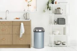 Brabantia Touch Bin Prullenbak - 60 L - Metallic Mint / Matt Steel Fingerprint Proof Deksel -Huishoudelijke Winkel 1200x799 24