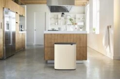 Brabantia Bo Touch Bin Prullenbak - 2 X 30 L - Soft Beige 13 Brabantia Bo Touch Bin Prullenbak - 2 X 30 L - Soft Beige -Huishoudelijke Winkel 1200x799 9