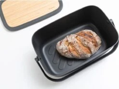 Brabantia Nic Broodtrommel - Met Bamboe Deksel - Dark Grey -Huishoudelijke Winkel 1200x897