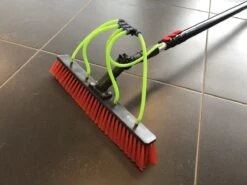 Aqua2Go Telescoopsteel 10,6 Meter - Lichtgewicht Aluminium - 40 Cm. Borstel - Ramen Wassen - Zonnepanelen 11 Aqua2Go Telescoopsteel 10,6 Meter - Lichtgewicht Aluminium - 40 Cm. Borstel - Ramen Wassen - Zonnepanelen -Huishoudelijke Winkel 1200x899 5