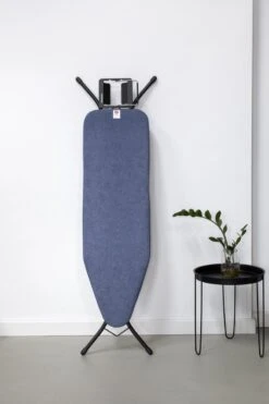 Brabantia Strijkplank B - Met Strijkijzerhouder - 124x38 Cm - Denim Blue -Huishoudelijke Winkel 799x1200 12